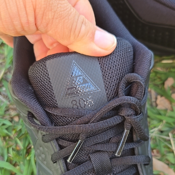 New Balance Men's Black Athletic Shoes - Picture 2 of 7